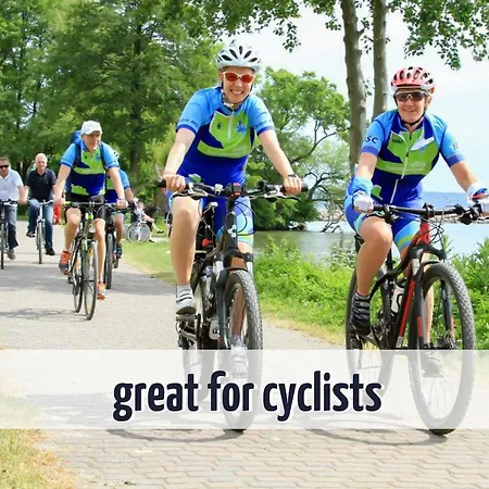 Gruppenunterkunft Wiesengefluester S2 Mit Wiesenblick, Sauna Und Kamin * Röbel