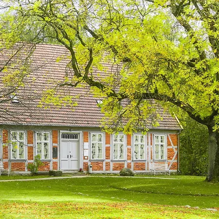 Gruppenunterkunft Wiesengefluester S2 Mit Wiesenblick, Sauna Und Kamin * Röbel