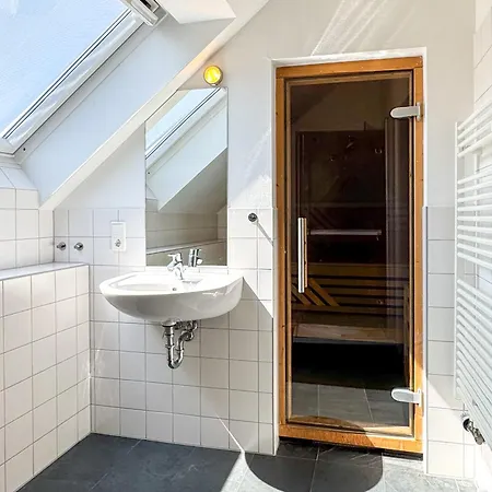 Holiday home Gruppenunterkunft Wiesengefluester S2 Mit Wiesenblick, Sauna Und Kamin Robel